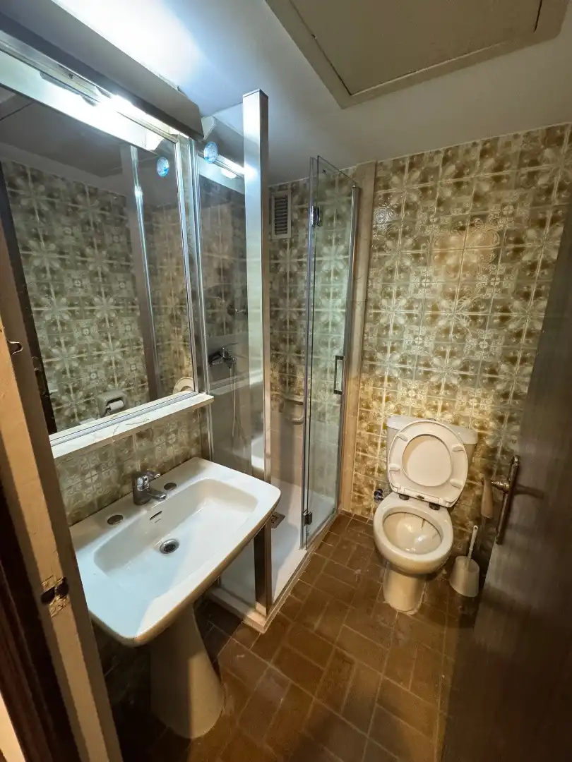Baño de Piso en venta en Barcelona con Calefacción, Terraza y Horno