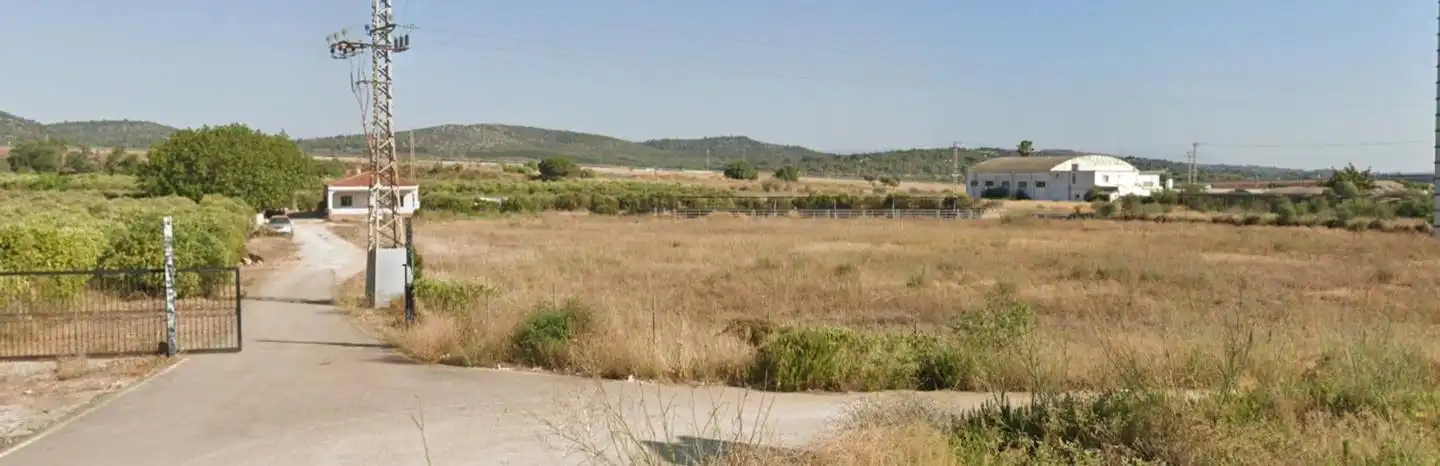 Terrenos y solares en venta en Plaça Poligono 18