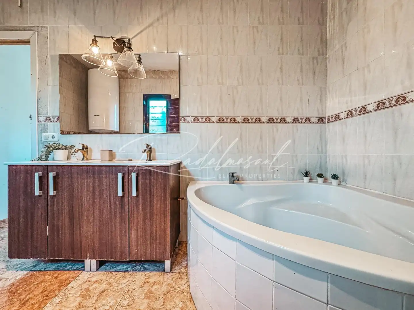 Bathroom of Houses for sale in Reus  with Air Conditioner, Swimming Pool and Furnished
