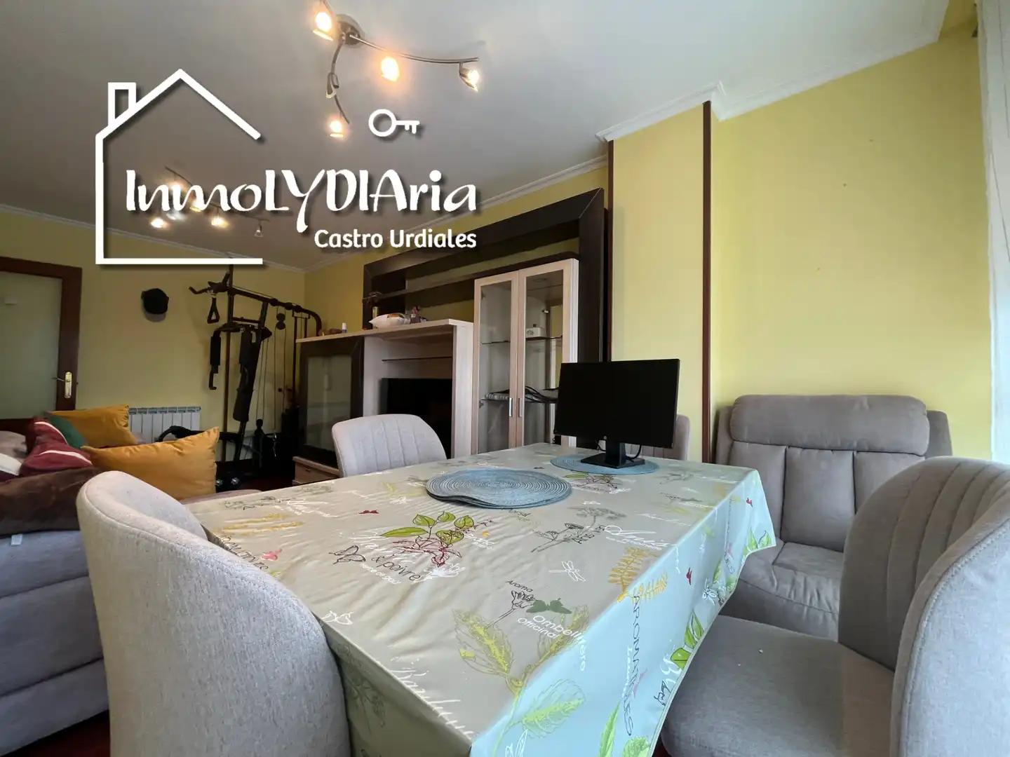 Comedor de Piso en venta en Castro-Urdiales con Calefacción, Parquet y Terraza
