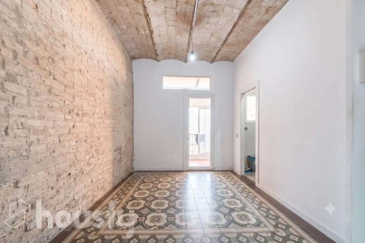 Flat for sale in Cornellà de Llobregat  with Balcony