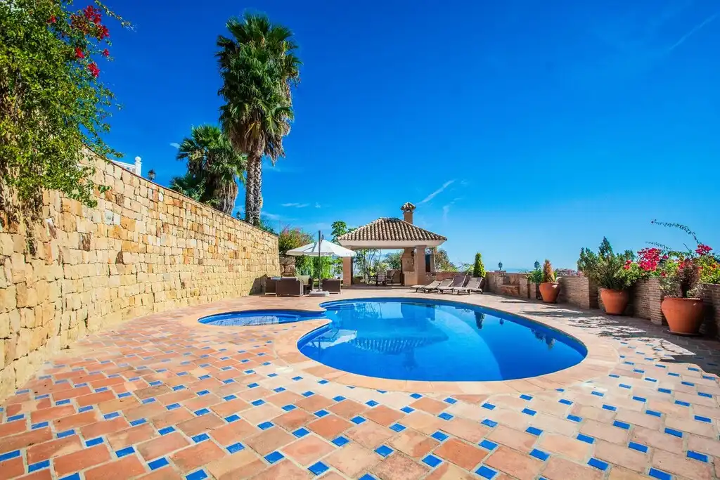 Xalet amb piscina en venda a La Mairena