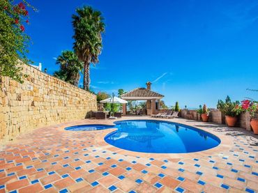 Xalet amb piscina en venda a La Mairena