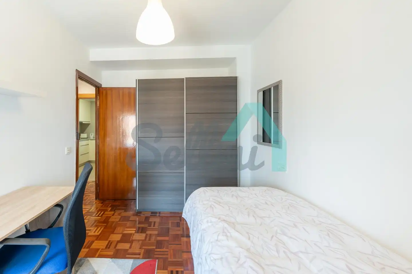Room in Paz, El Cristo