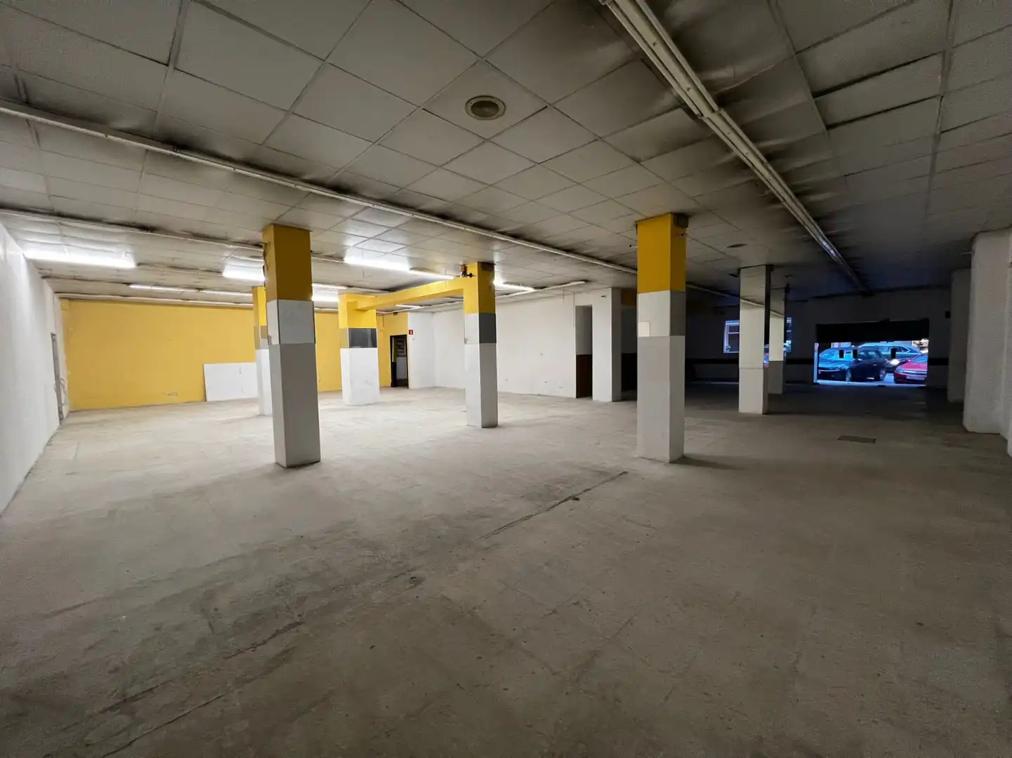Business premises to rent in Avilés - La Cámara