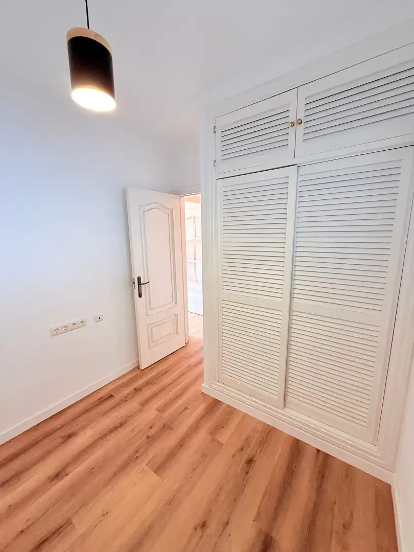 Habitación de Piso en venta en Estepona con Aire acondicionado, Terraza y Piscina comunitaria
