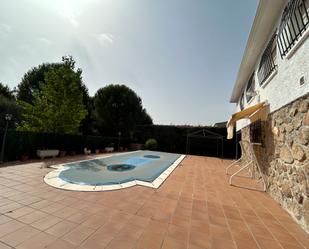 Piscina de Casa o xalet en venda en Pelayos de la Presa amb Calefacció, Jardí privat i Terrassa