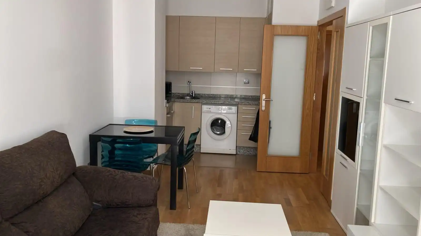Sala d'estar de Apartament de lloguer en Vigo  amb Balcó