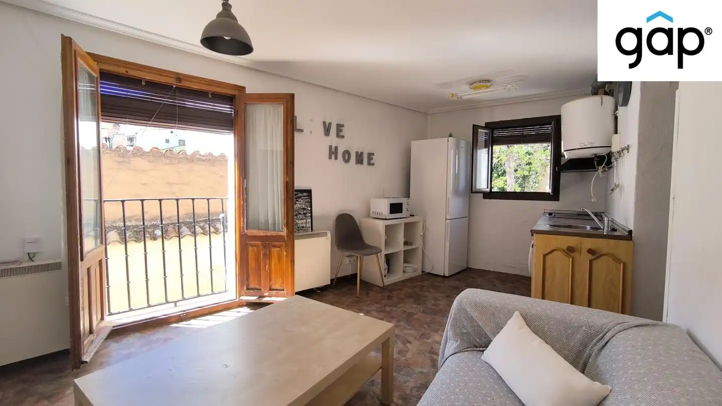 Sala d'estar de Apartament en venda en Cuenca amb Calefacció, Traster i Moblat