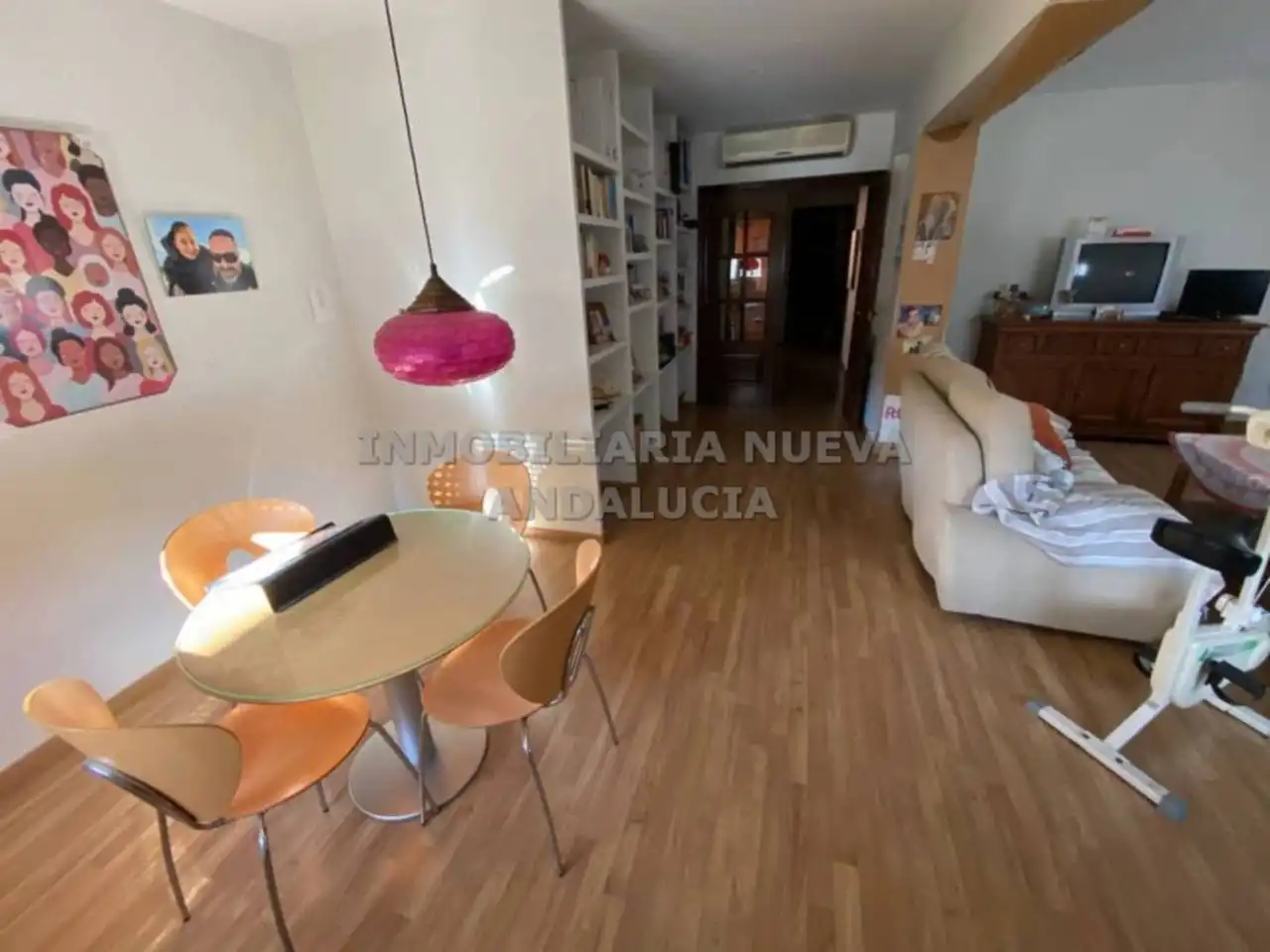 Sala d'estar de Pis de lloguer en Almería amb Aire condicionat, Terrassa i Moblat