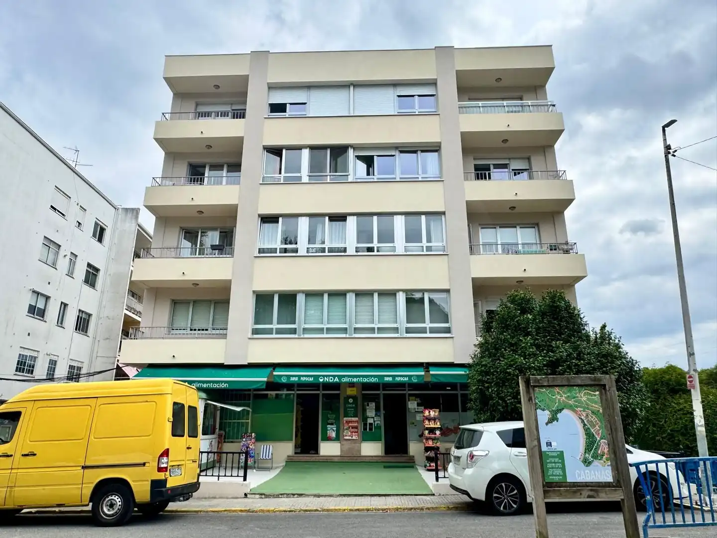 Außenansicht von Wohnung zum Verkauf in Cabanas mit Terrasse