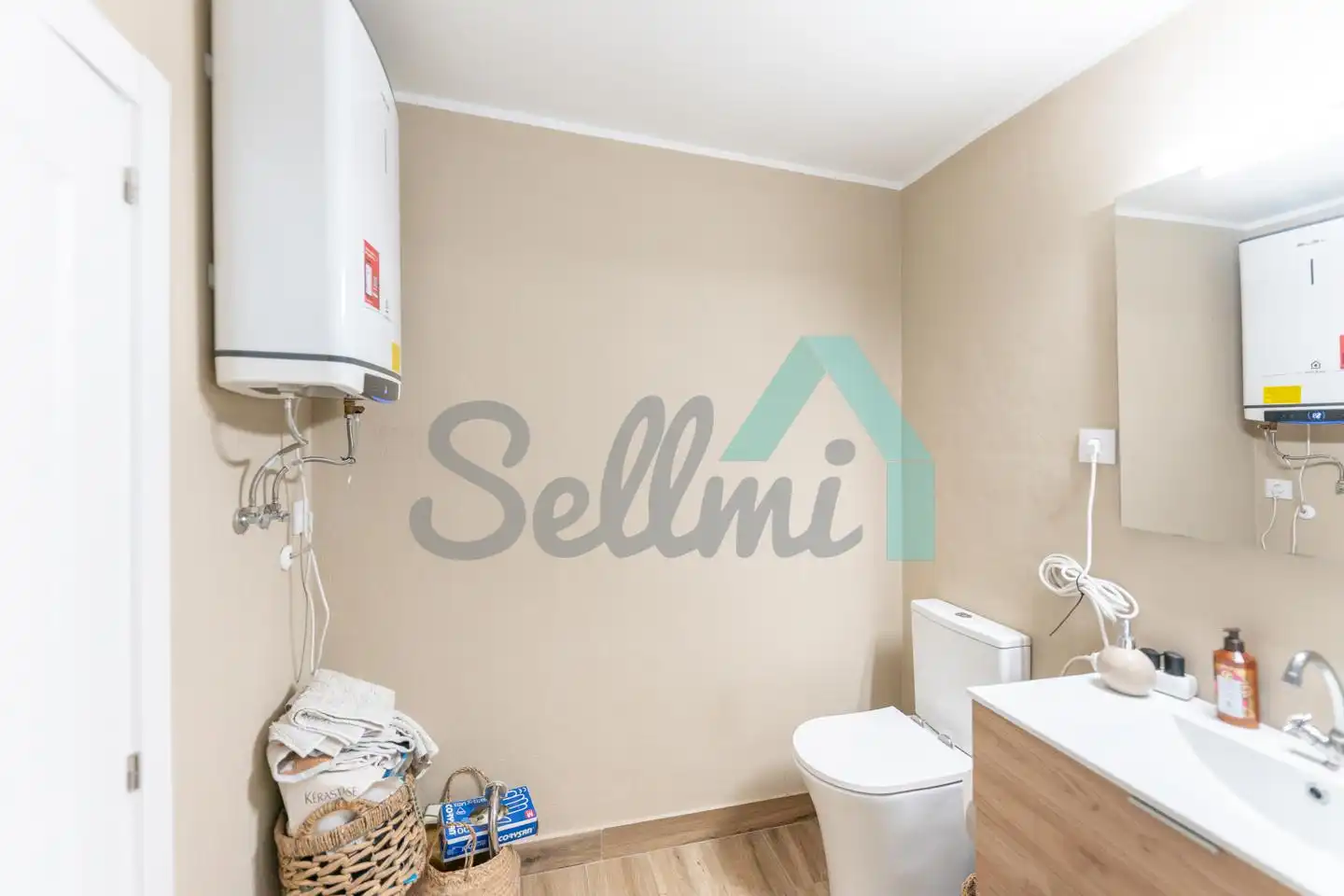 Bathroom of Flat for rent in Gijón   with Furnished