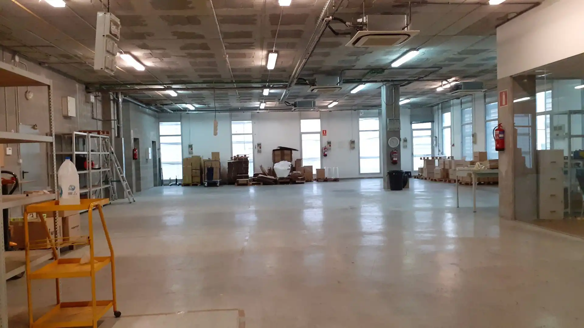 Fabrikhallen zum Verkauf in L'Hospitalet de Llobregat