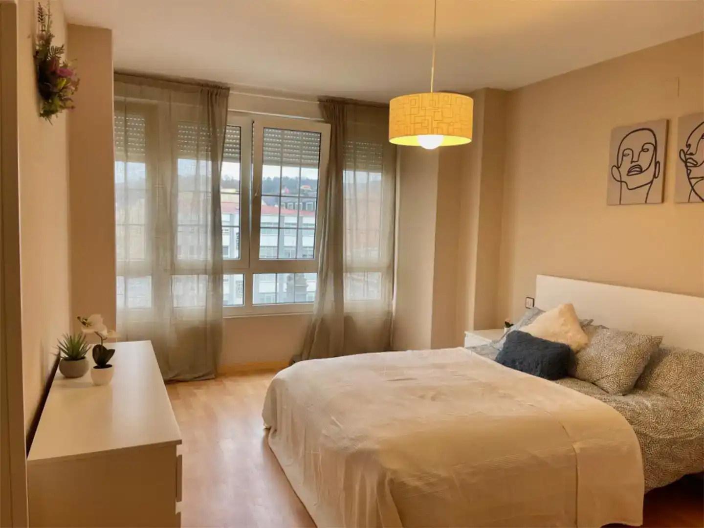 Schlafzimmer von Wohnung zur Miete in Cedeira mit Privatgarten, Parkett und Möbliert