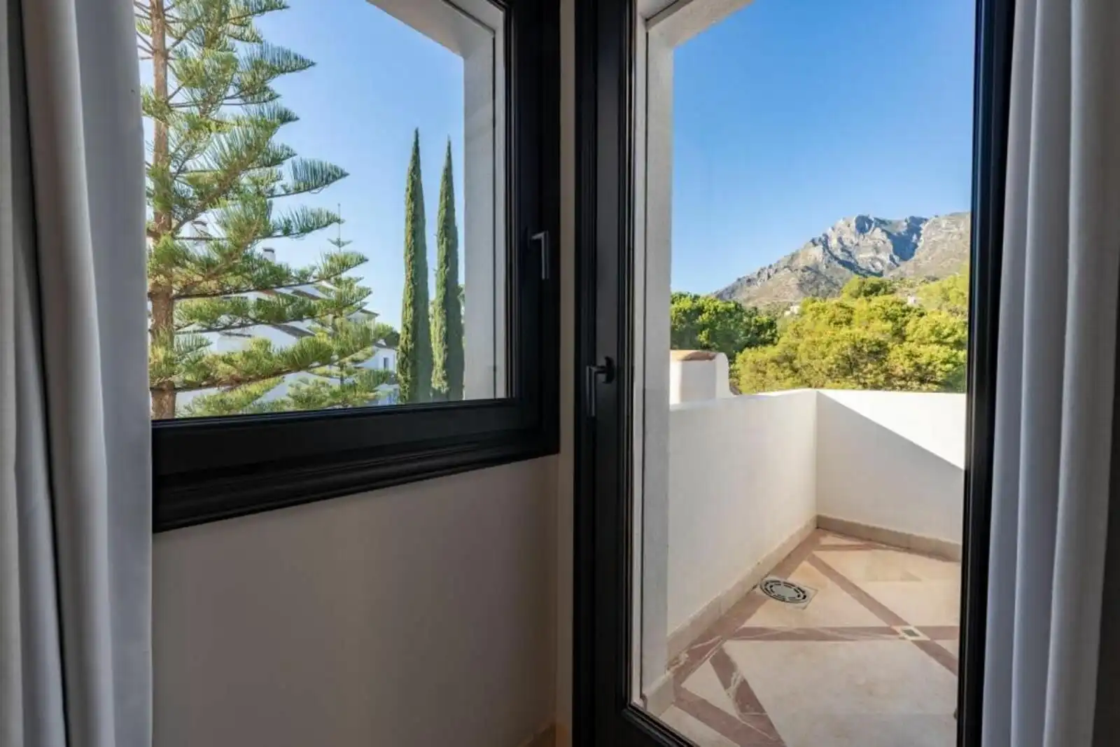 Dormitori de Àtic de lloguer en Marbella amb Aire condicionat, Terrassa i Moblat