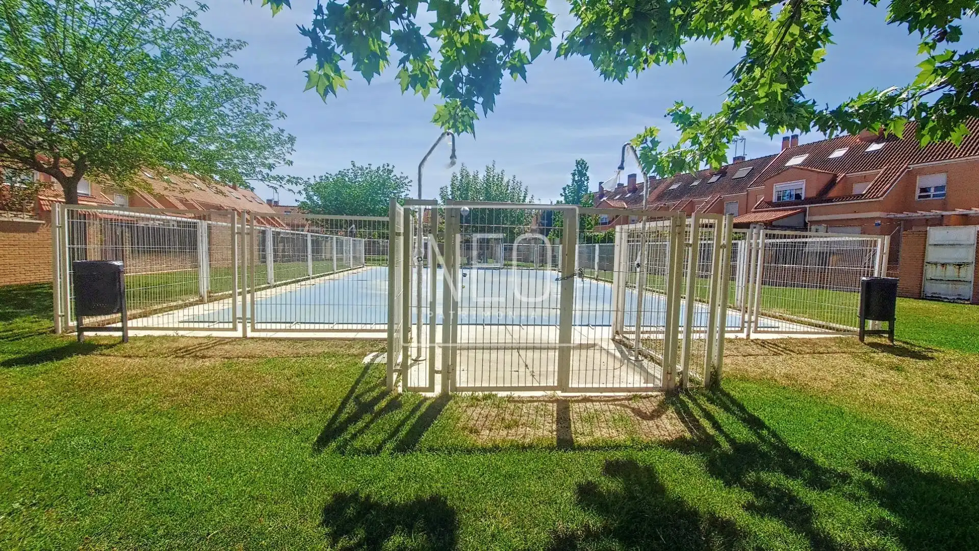Piscina de Casa adosada en venta en Parla con Aire acondicionado, Calefacción y Balcón