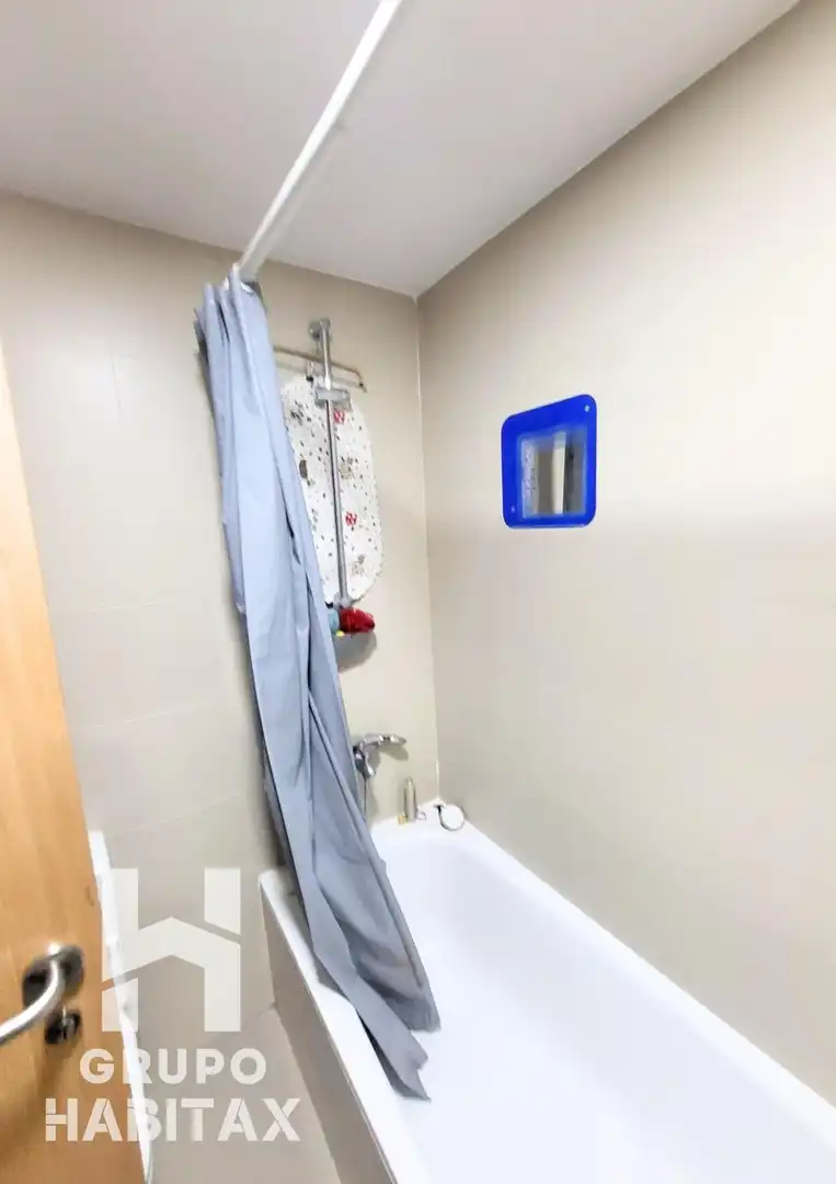 Bathroom of Duplexes for sale in Santa Coloma de Gramenet