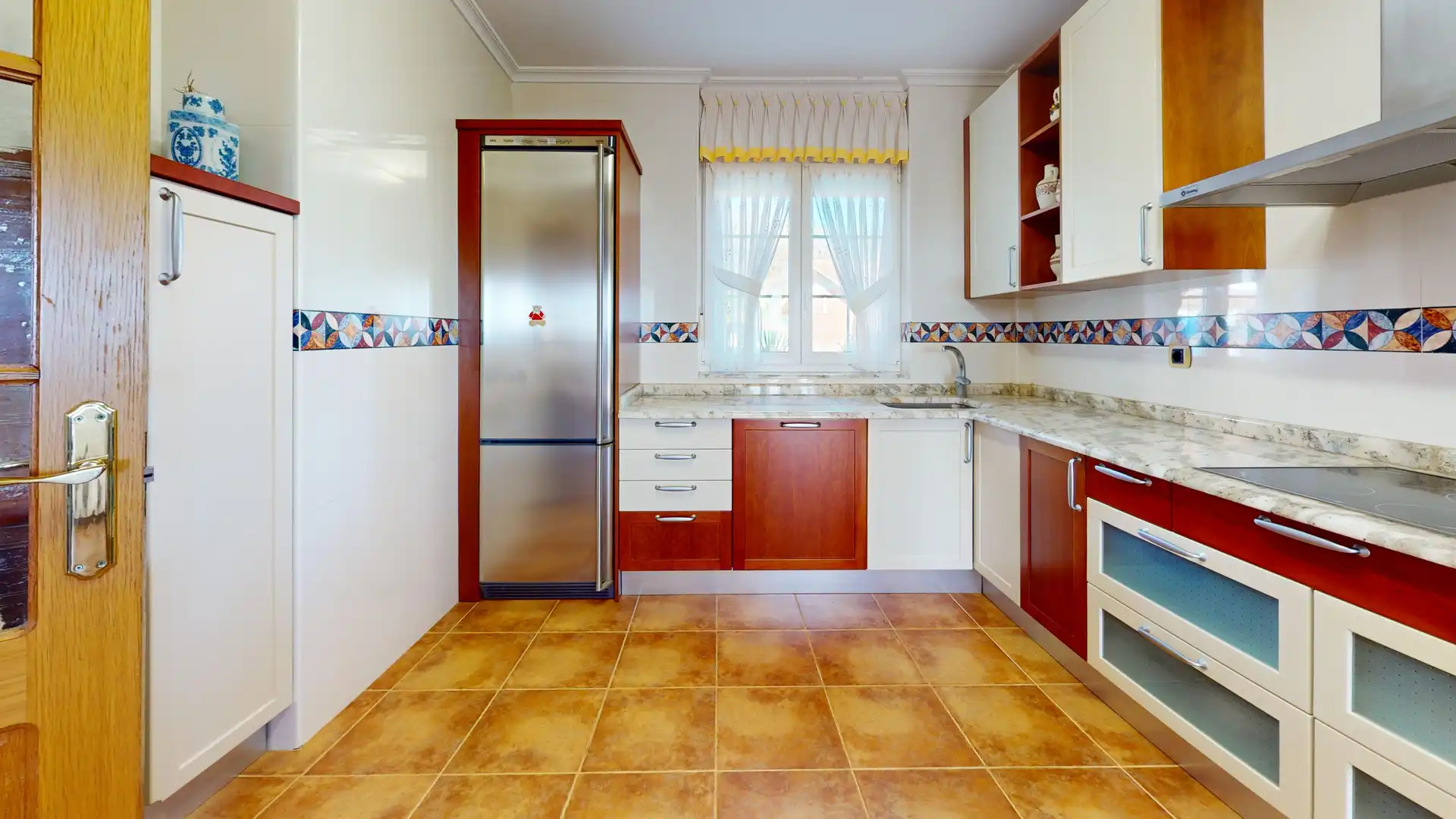 Cuina de Casa o xalet en venda en Arnuero amb Calefacció, Terrassa i Balcó