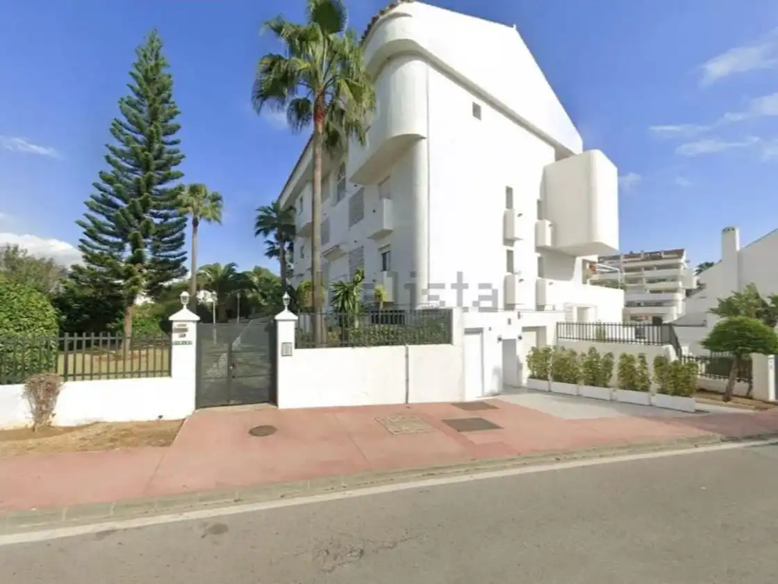Vista exterior de Garatge en venda en Marbella