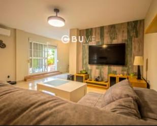 Living room of Flat for sale in  Sevilla Capital  with Air Conditioner and Terrace