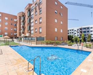 Swimming pool of Flat for sale in  Granada Capital