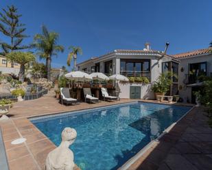 Vista exterior de Casa o xalet en venda en Sotogrande amb Aire condicionat, Calefacció i Jardí privat