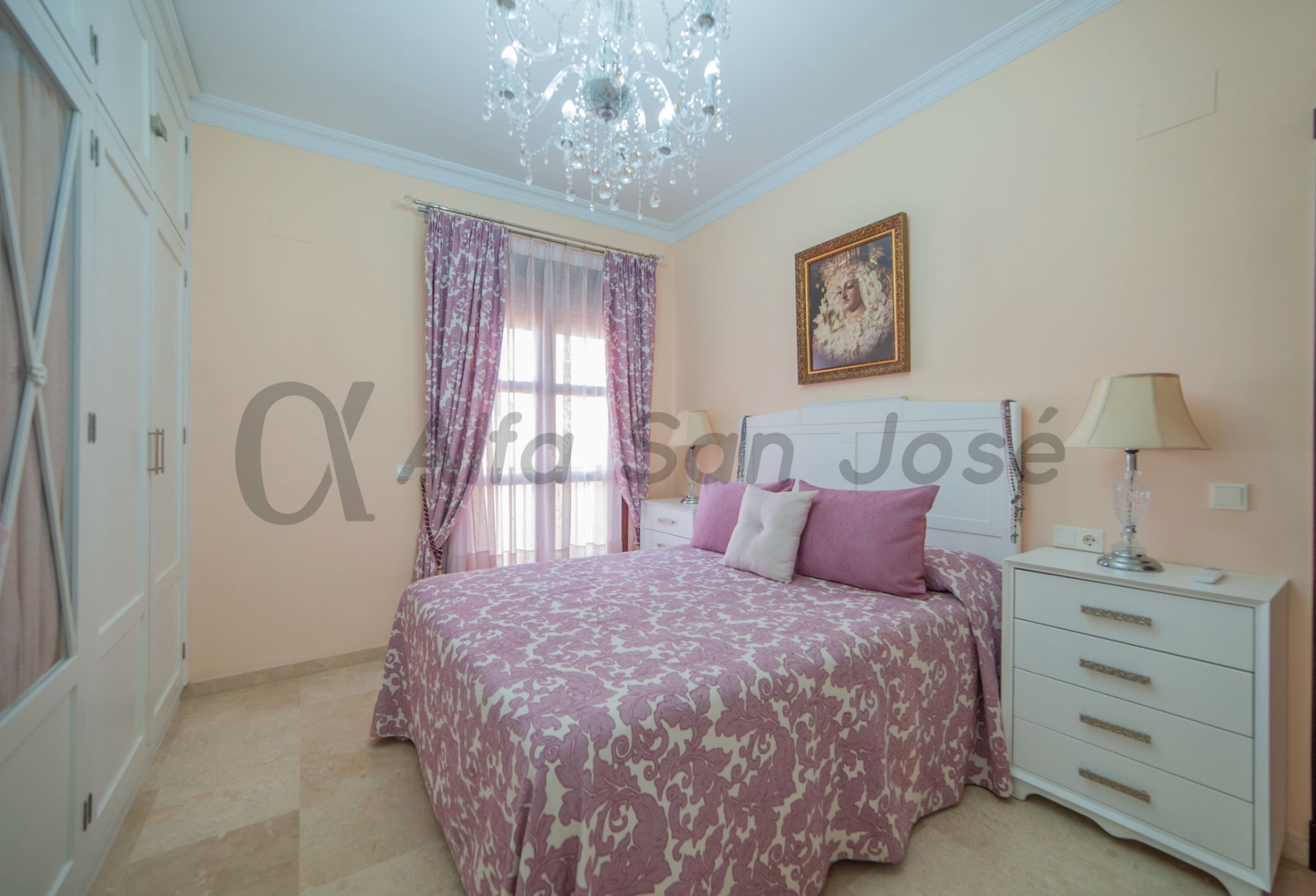 Habitación de Casa adosada en venta en La Rinconada con Terraza, Piscina y Amueblado