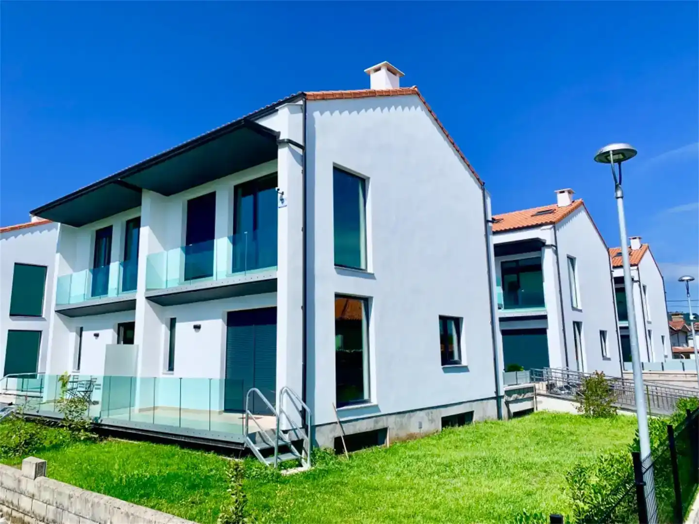 Vista exterior de Casa o xalet de lloguer en Arnuero amb Jardí privat, Traster i Moblat