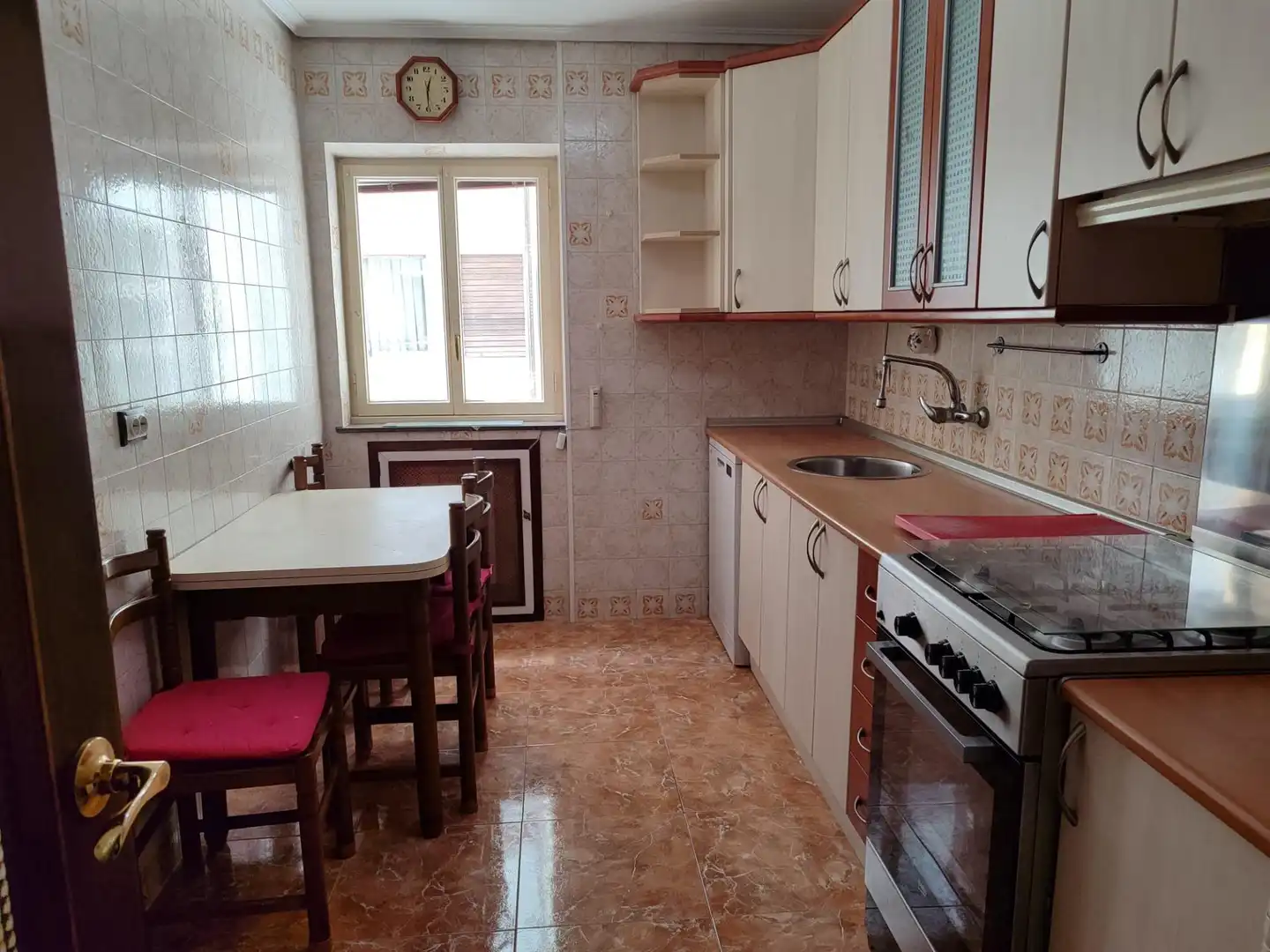 Cuina de Pis en venda en Oviedo  amb Calefacció