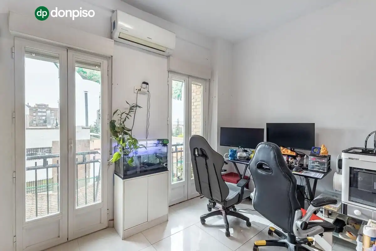 Flat for sale in Granada  with Air Conditioner and Terrace