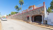 Vista exterior de Casa o xalet en venda en Estepona amb Terrassa, Traster i Piscina