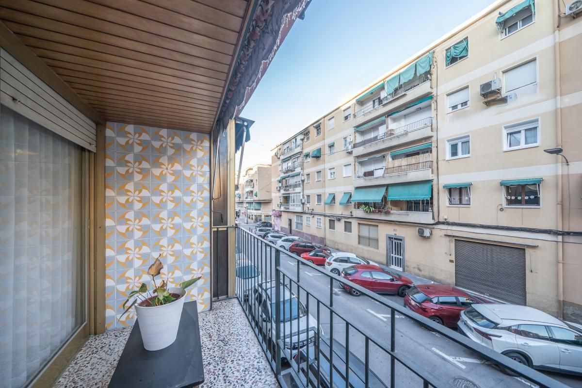 Vista exterior de Pis en venda en Alicante / Alacant amb Calefacció