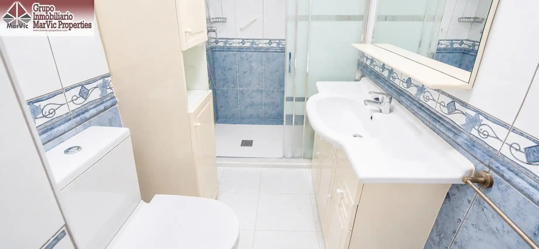 Bathroom of Flat for sale in Benidorm  with Community pool