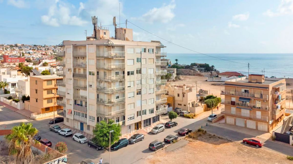 Vista exterior de Piso en venta en Torrevieja con Calefacción