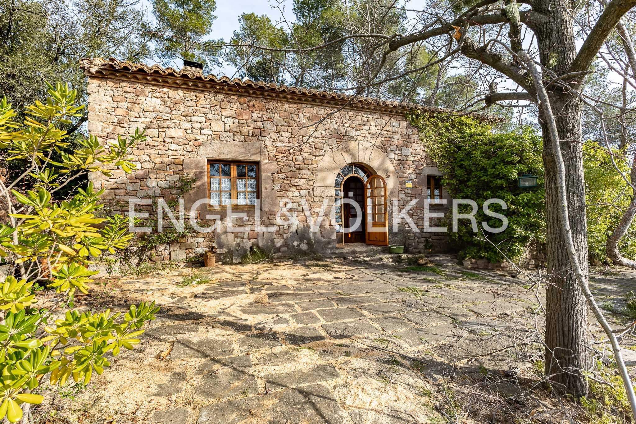 Vista exterior de Casa o xalet en venda en Castellar del Vallès amb Calefacció, Jardí privat i Terrassa