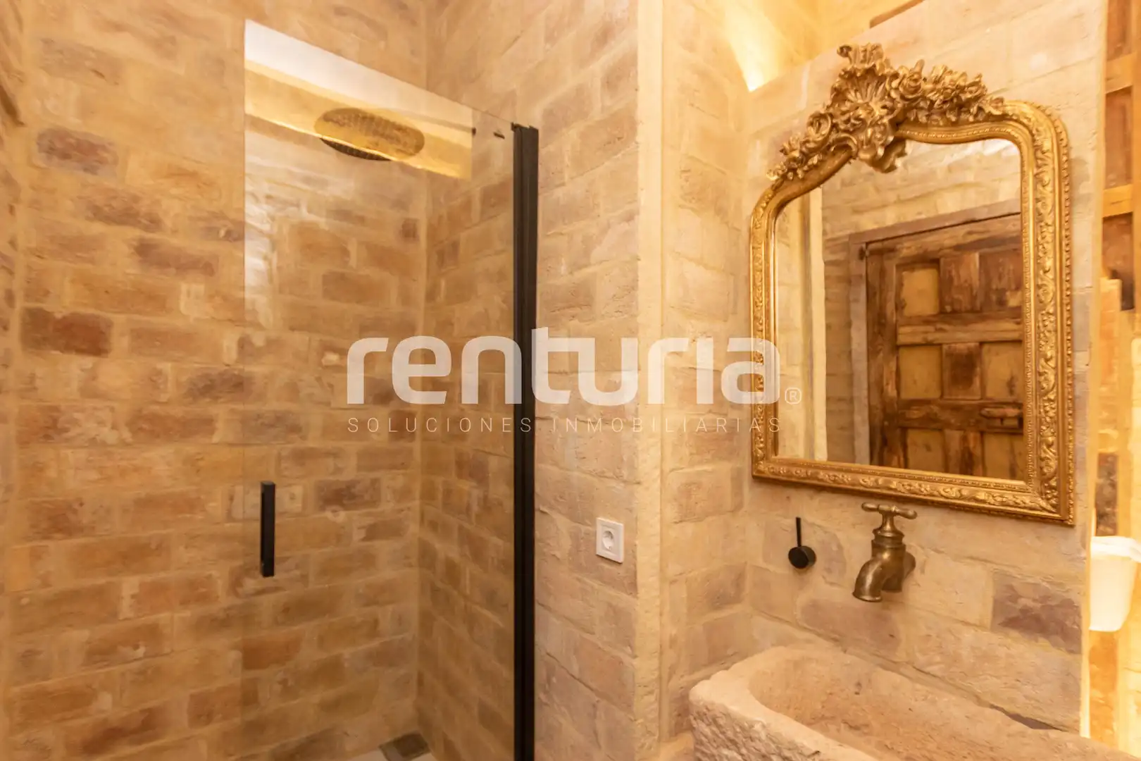 Bathroom of Flat for rent in Valencia  with Air Conditioner, Heating and Furnished