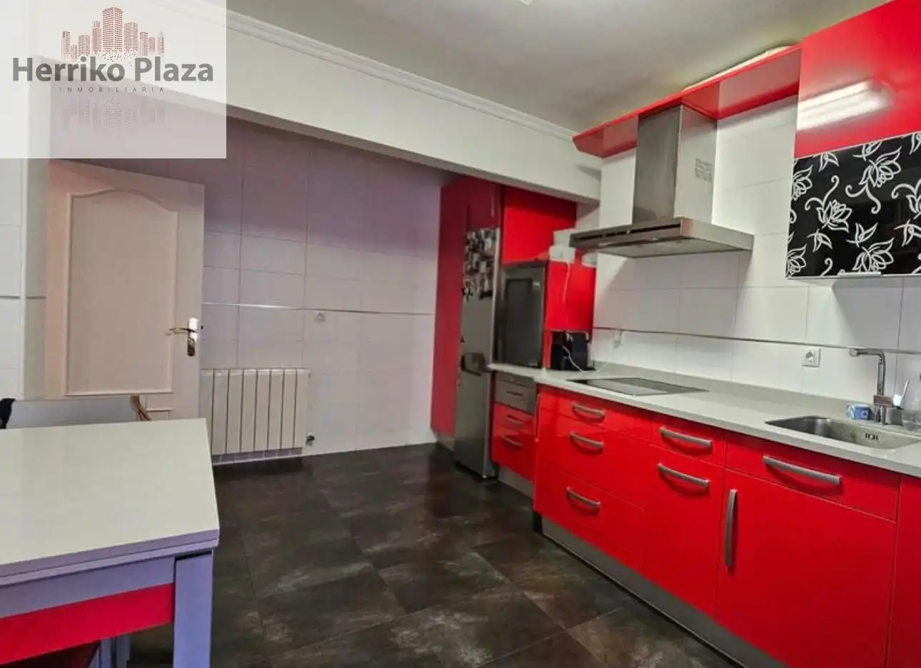 Cuina de Pis en venda en Barakaldo  amb Calefacció, Terrassa i Moblat