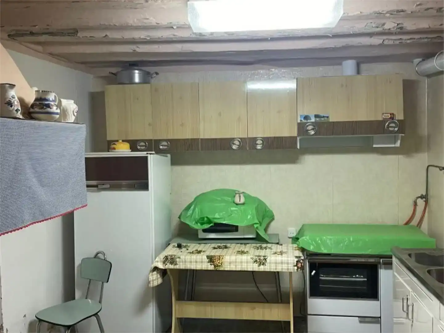 Cocina de Finca rústica en venta en Adradas
