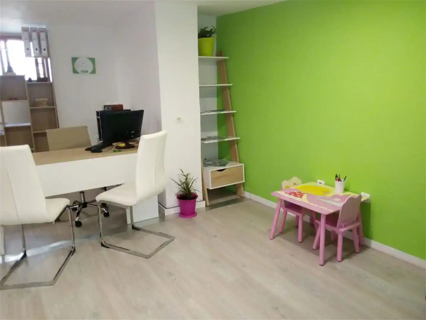 Commercial properties for rent in Baza  with Parquet flooring