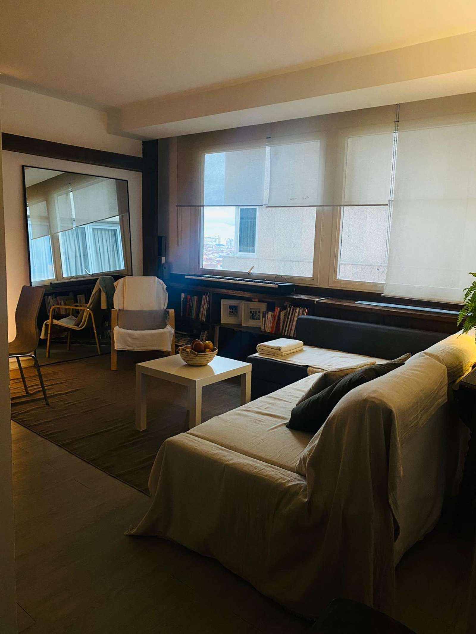 Living room of Study to share in  Madrid Capital  with Air Conditioner and Terrace