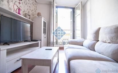 Dormitori de Apartament de lloguer en Bilbao  amb Balcó