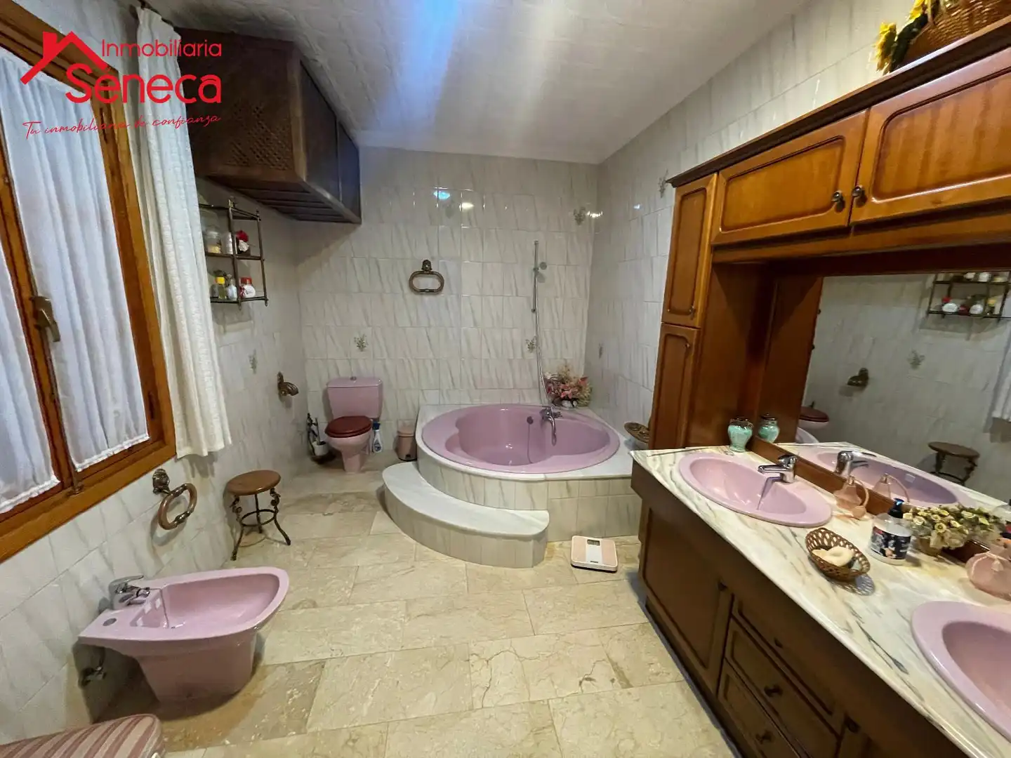 Bathroom of Detached homes for sale in El Carpio  with Air Conditioner, Heating and Furnished