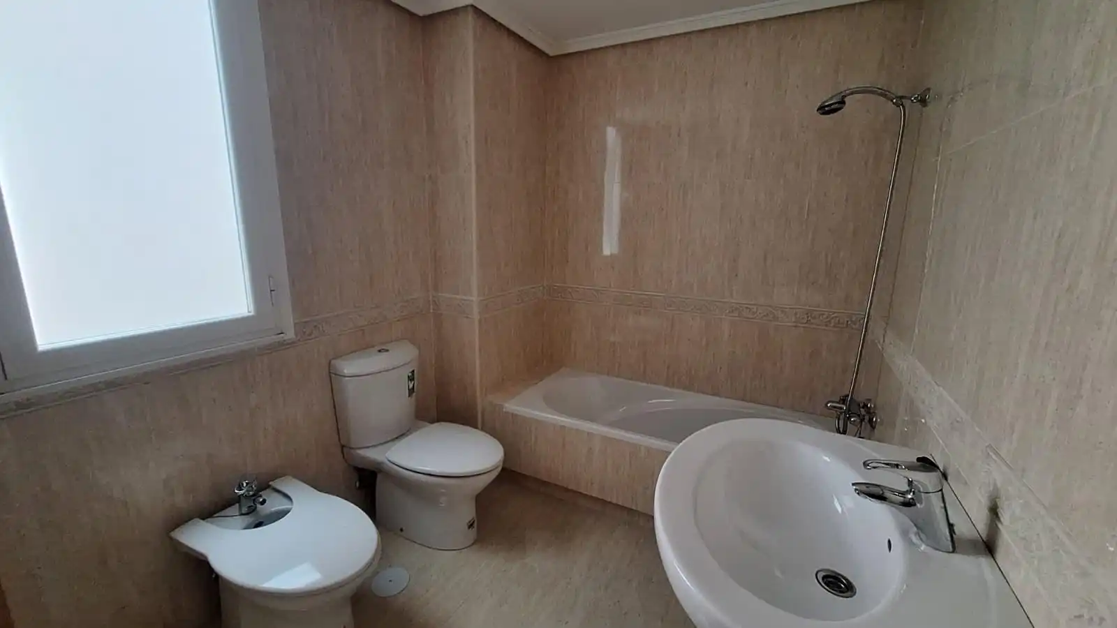Baño de Piso en venta en Ponferrada con Calefacción, Parquet y Trastero
