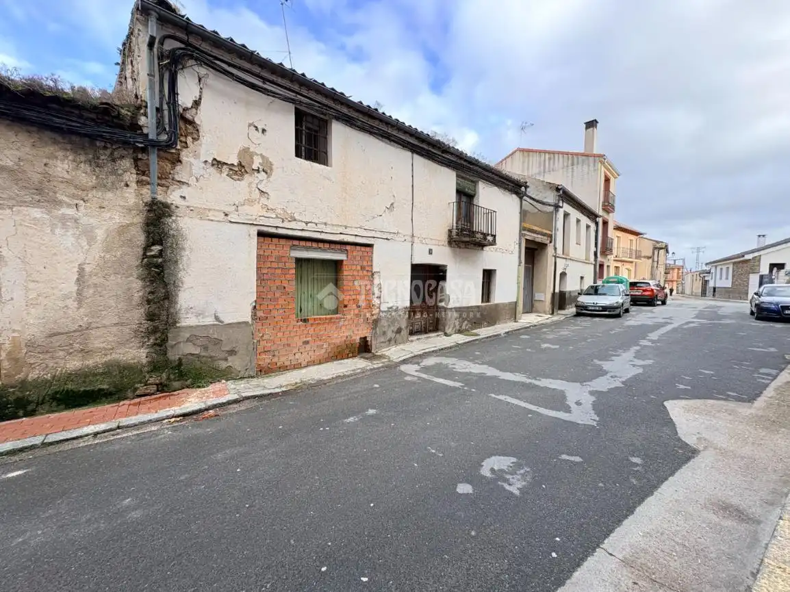 Vista exterior de Casa adosada en venta en Cantimpalos