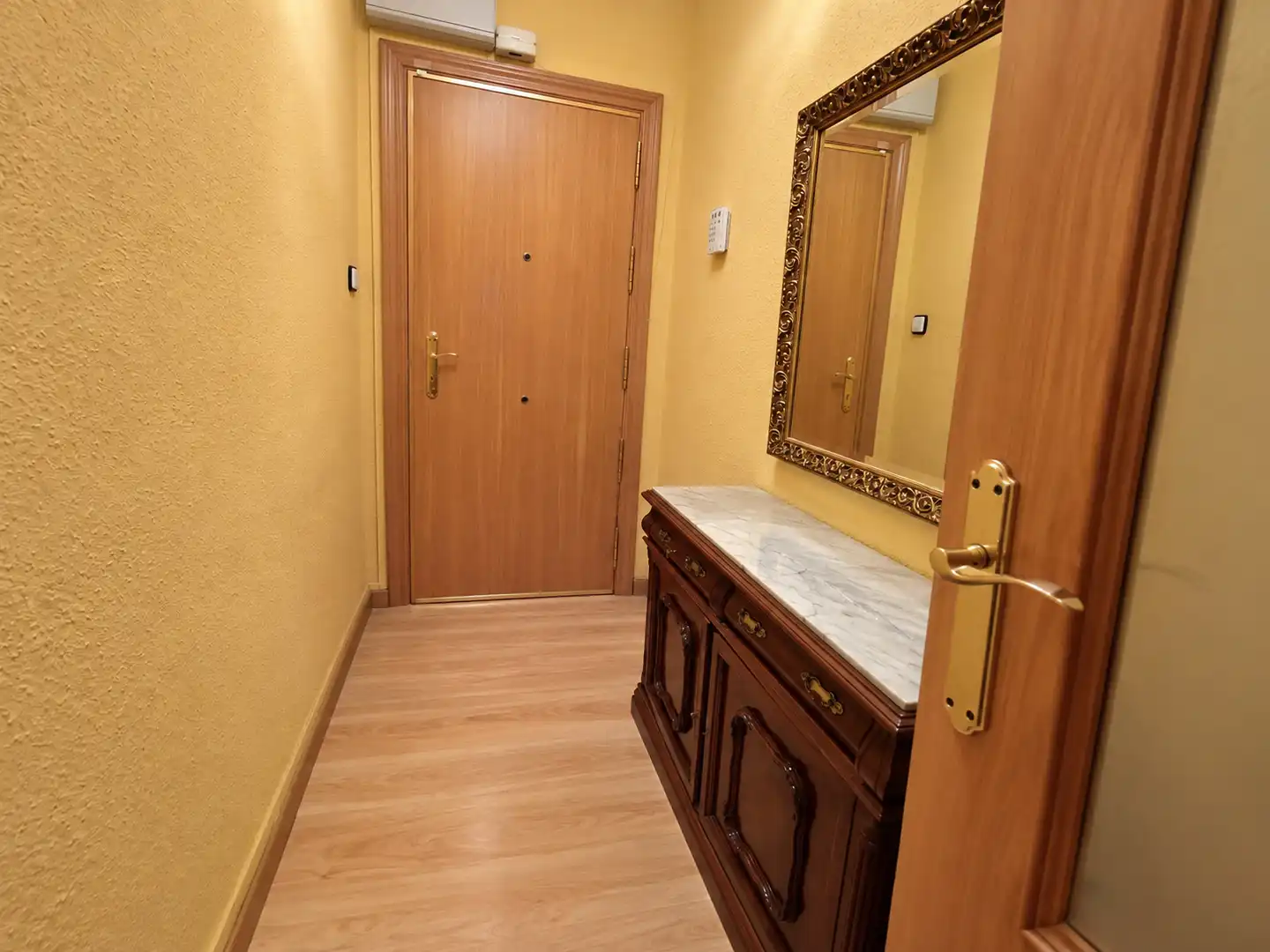 Flat with terrace for sale in Calle de Pedro Laborde, imagen 9