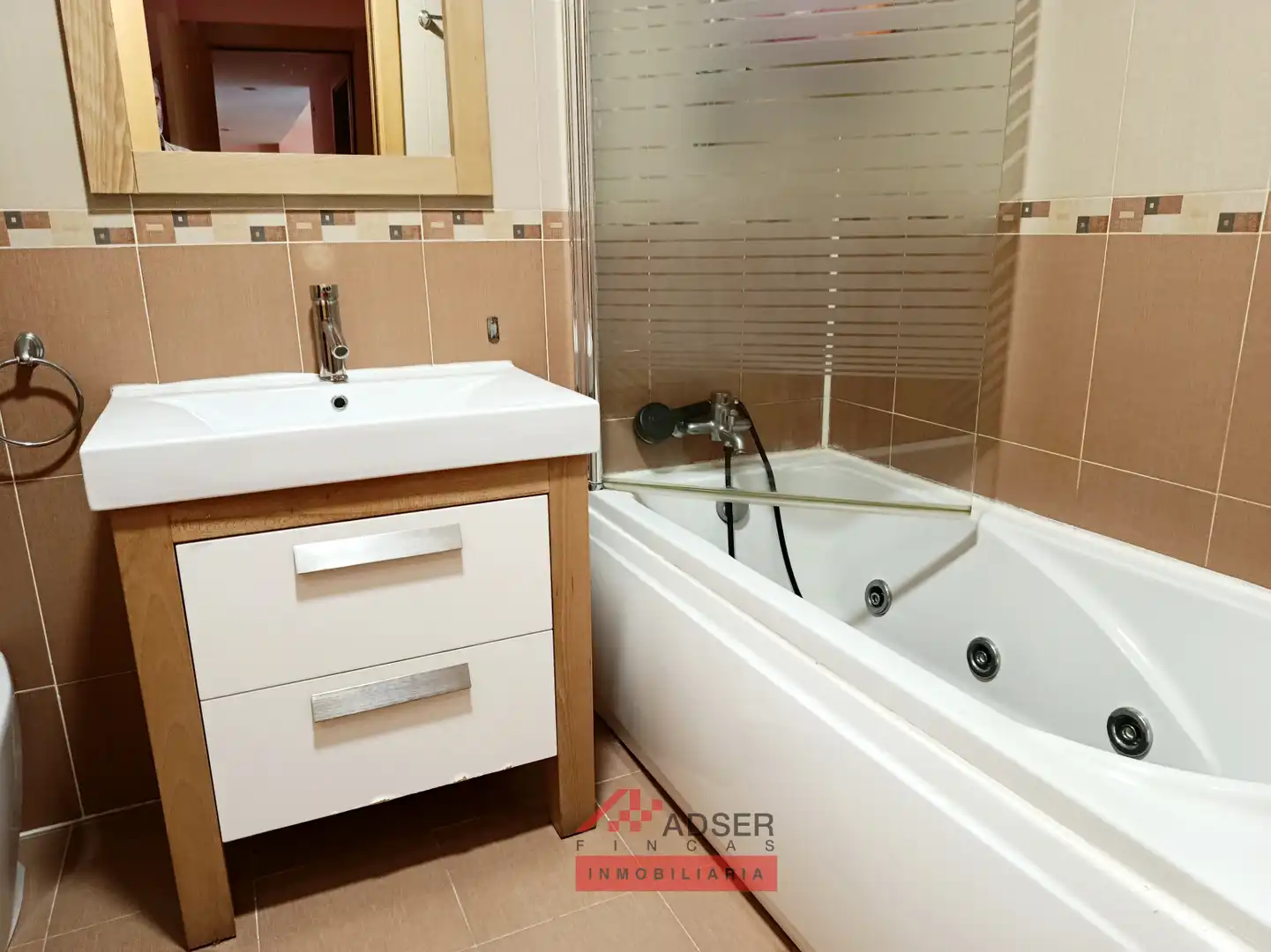 Baño de Piso en venta en Lardero con Calefacción, Jardín privado y Parquet