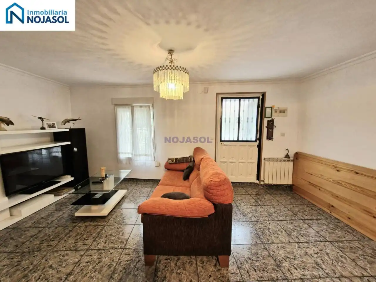 Sala de estar de Casa adosada en venta en Noja con Calefacción, Jardín privado y Amueblado