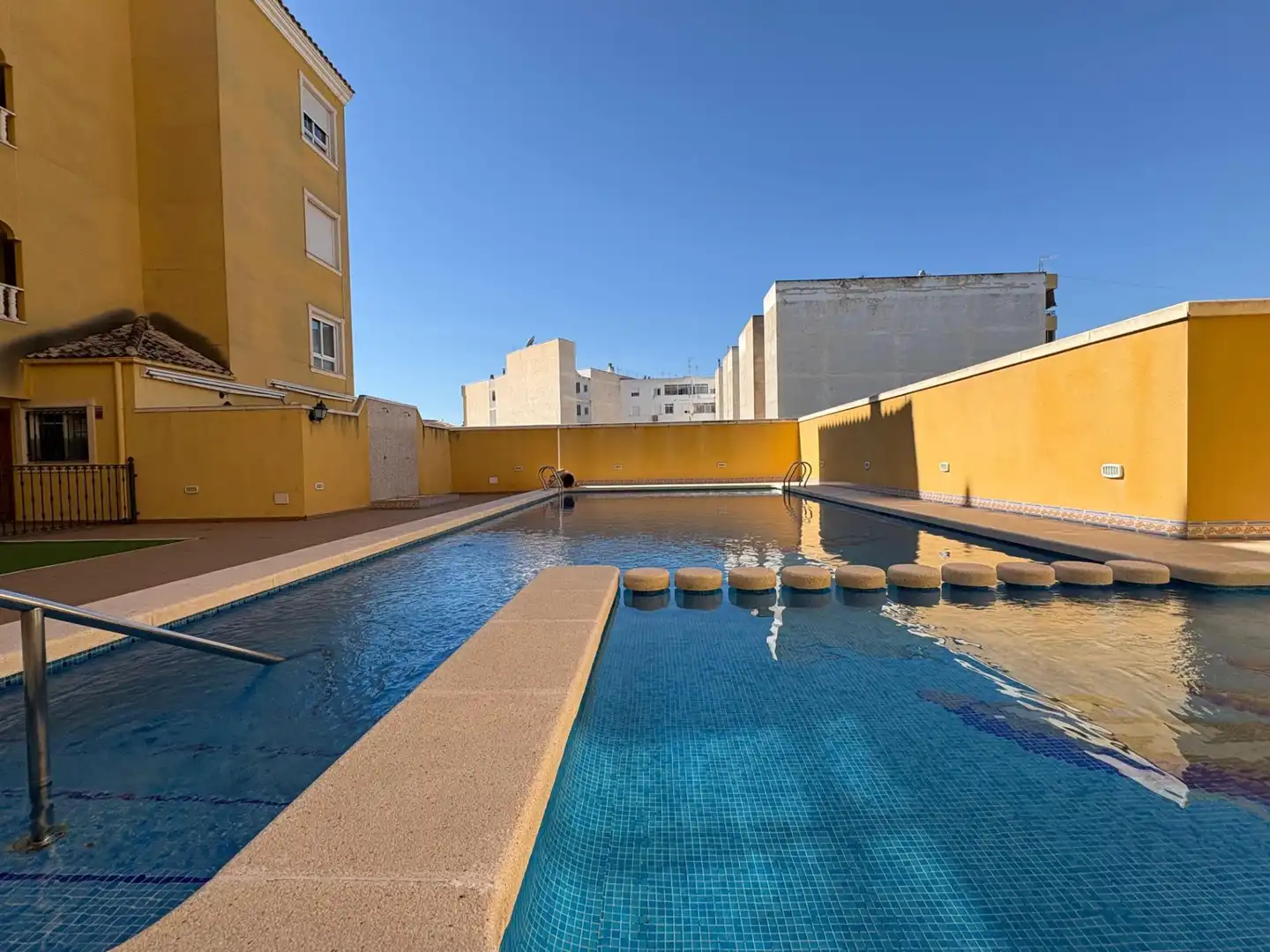Piscina de Apartament en venda en Almoradí amb Aire condicionat, Traster i Piscina comunitària