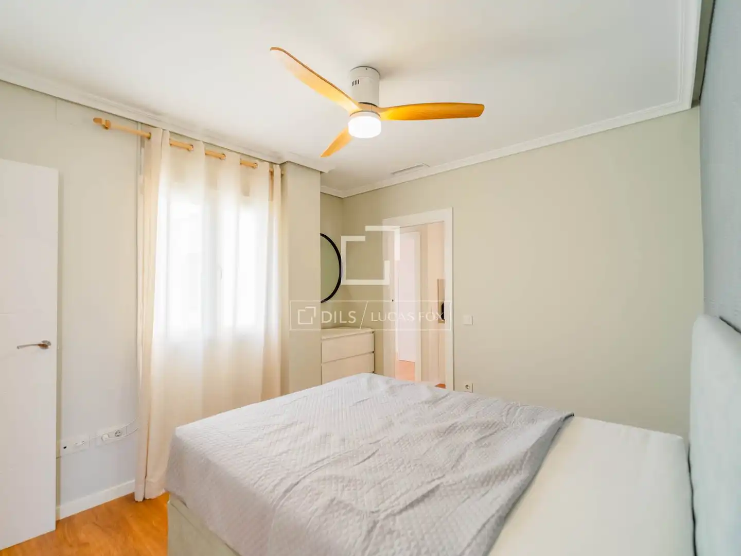Dormitori de Àtic de lloguer en Valencia amb Aire condicionat, Parquet i Terrassa
