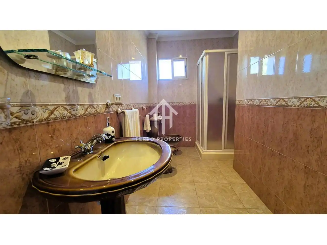 Bany de Casa o xalet en venda en Algarinejo amb Jardí privat, Terrassa i Moblat